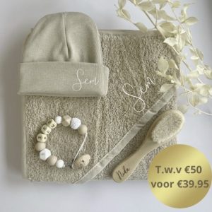 Kraamcadeau met naam – Cadeauset zand €40 badstof