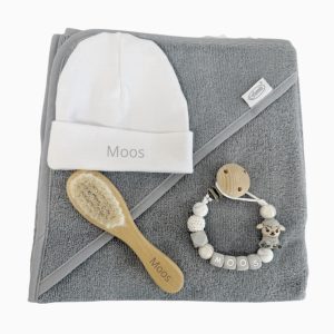 Kraamcadeau met naam – Cadeauset licht grijs €40
